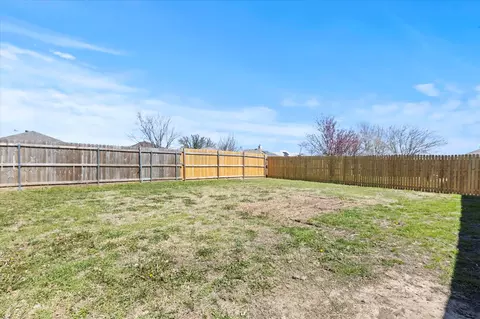 Exterior - 129 Jackson Dr, Terrell, TX 75160 photo 3 of 4