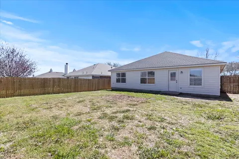 Exterior - 129 Jackson Dr, Terrell, TX 75160 photo 2 of 4
