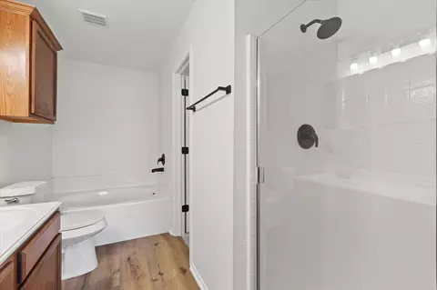 Bath - 129 Jackson Dr, Terrell, TX 75160 photo 2 of 2