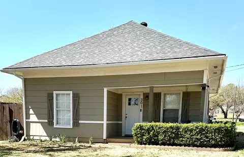 301 Broadway St, Whitesboro, TX 76273