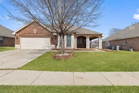 18 Lucas Ln, Edgecliff Village, TX 76134