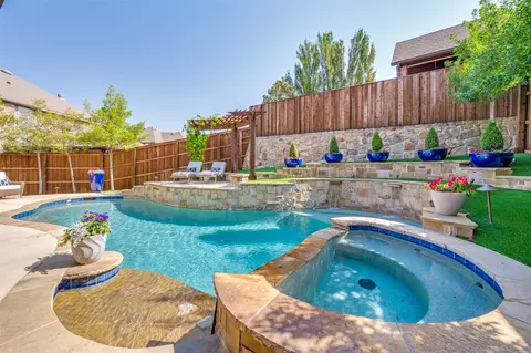 504 Castlewood Dr, Mckinney, TX 75071