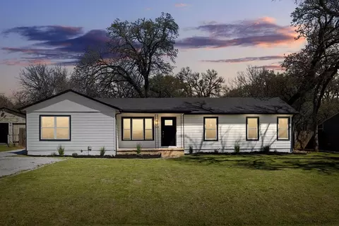 7433 Kell Dr, Fort Worth, TX 76112