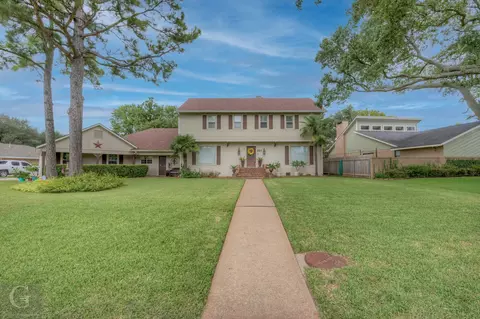 221 Summit Dr, Bossier City, LA 71111