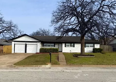 608 Plainview Ct, Hurst, TX 76054