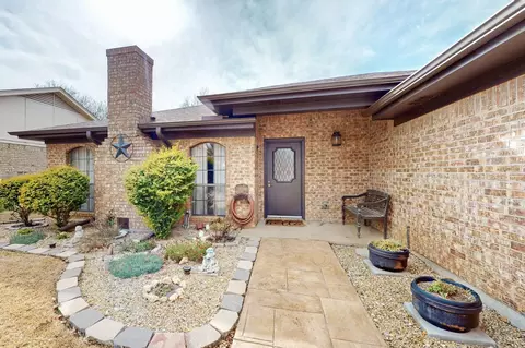 6629 Constitution Dr, Watauga, TX 76148