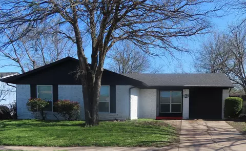 3510 Pacesetter Dr, Dallas, TX 75241