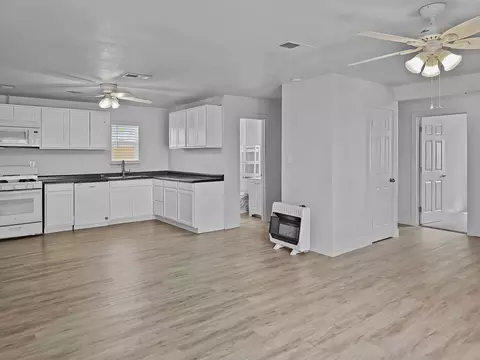 Living - 208 N 6th St, Celeste, TX 75423 photo 1 of 4