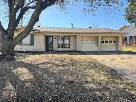 5301 Hilltop Dr, Greenville, TX 75402