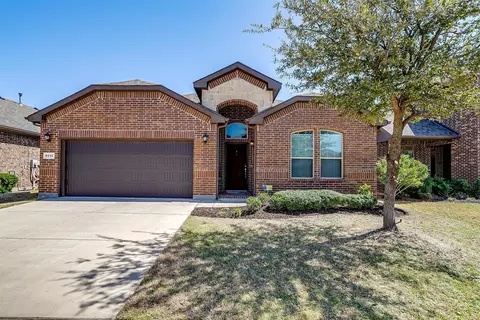 9212 Flying Eagle Ln, Fort Worth, TX 76131