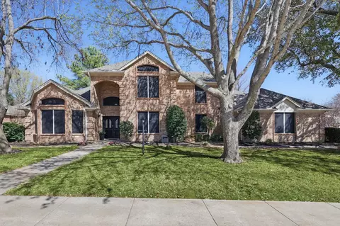 8316 Thornhill Dr, North Richland Hills, TX 76182