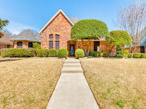 1813 Arthurs Cir, Bedford, TX 76021