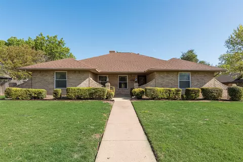 1111 Huntington Dr, Duncanville, TX 75137