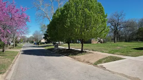 615 S Maxey St, Sherman, TX 75090