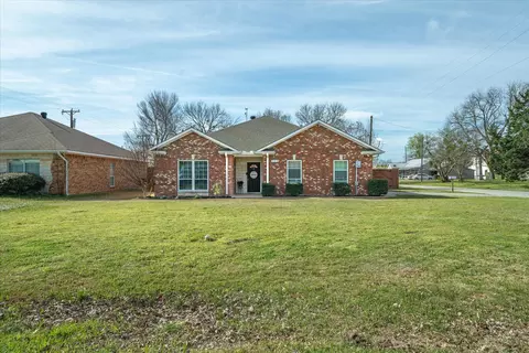 229 W High St, Wills Point, TX 75169