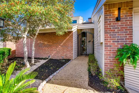 7864 High Oaks Cir, Dallas, TX 75231