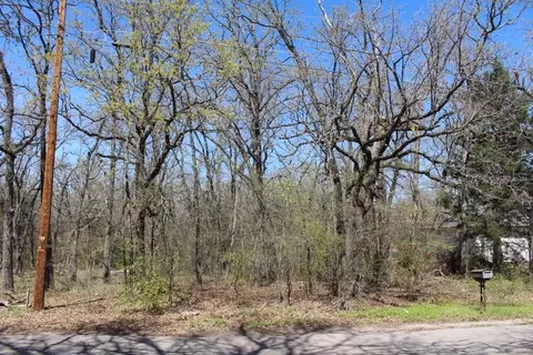 6122 Chickasaw Dr, Mabank, TX 75156