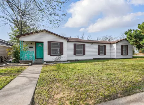6728 Greenlee St, Fort Worth, TX 76112