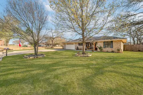105 Spicewood Dr, Stephenville, TX 76401