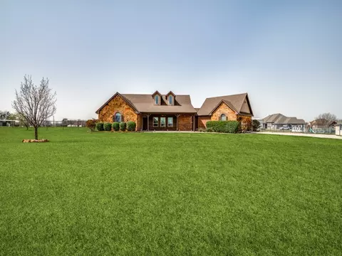111 Mulligan Ln, Azle, TX 76020