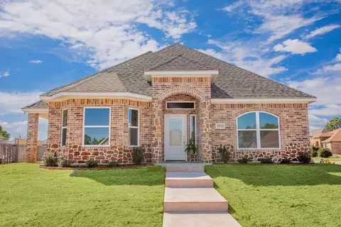 1512 White Bear Trl, Lindale, TX 75771
