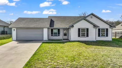 624 Lunar Cir, Granbury, TX 76049