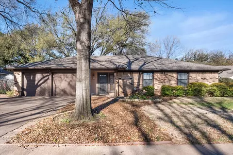 3104 Monties Ln, Arlington, TX 76015