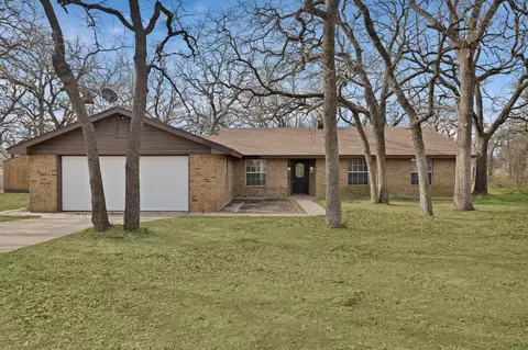 1003 W Sherman St, Chico, TX 76431