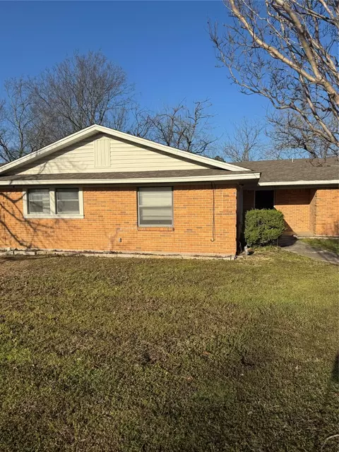1309 Skyline Dr, Greenville, TX 75401