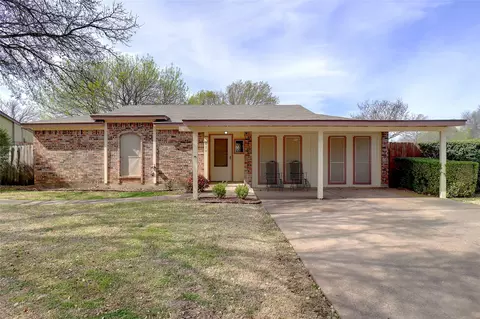 622 S Walnut Creek Dr, Mansfield, TX 76063