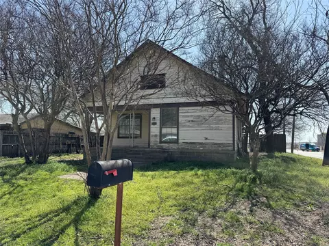 614 W Scott St, Gainesville, TX 76240