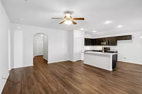 104 Springleaf Ln, Mabank, TX 75147 photo 3