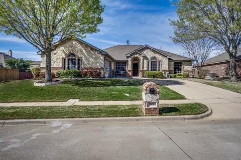 717 Escapade Ct, Midlothian, TX 76065