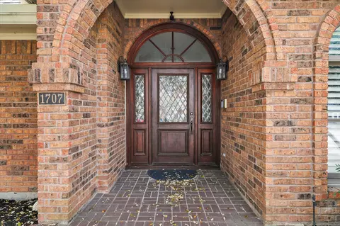 1707 Timber Ridge Cir, Corinth, TX 76210
