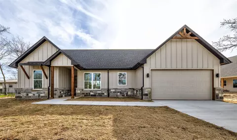708 N Denver St, Alvord, TX 76225