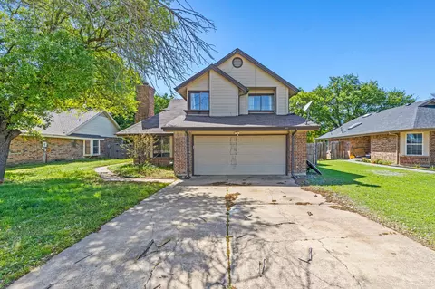 4377 Hemingway Dr, Grand Prairie, TX 75052