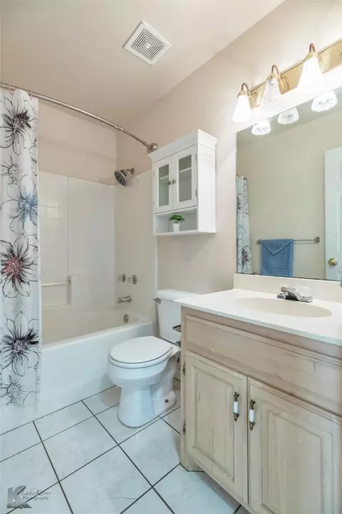Bath - 3941 Purdue Ln, Abilene, TX 79602 photo 4 of 4