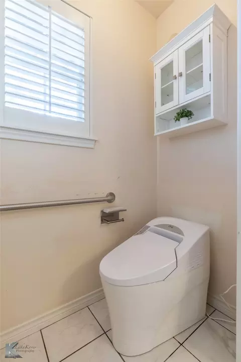 Bath - 3941 Purdue Ln, Abilene, TX 79602 photo 3 of 4