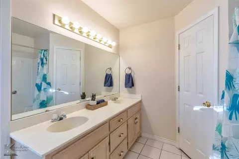 Bath - 3941 Purdue Ln, Abilene, TX 79602 photo 2 of 4