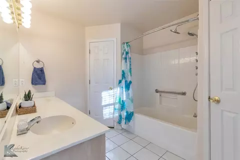 Bath - 3941 Purdue Ln, Abilene, TX 79602 photo 1 of 4