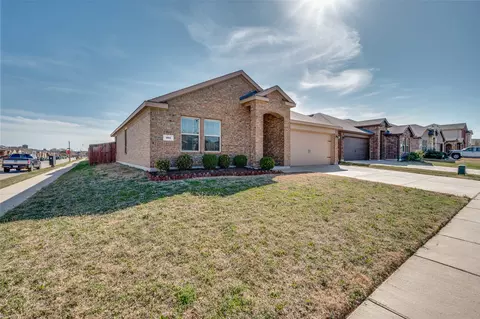 Exterior - 101 Samuel St, Denton, TX 76207 photo 2 of 5