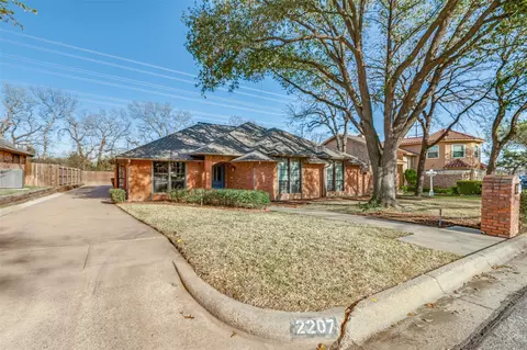 2207 Rocky Branch Dr, Arlington, TX 76013