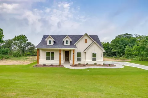 312 Falcon Ct, Springtown, TX 76082