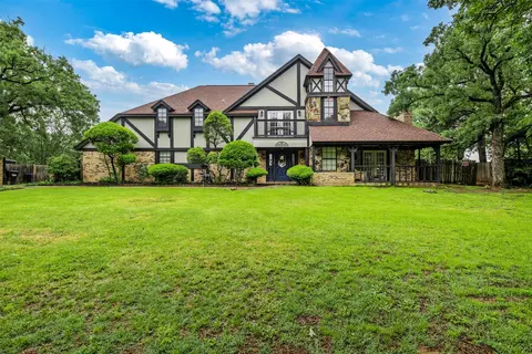 200 William Wallace Dr, Burleson, TX 76028