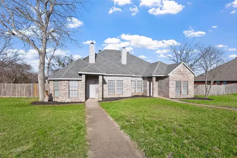 805 Mockingbird Ln, Desoto, TX 75115