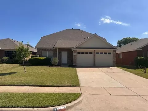 5880 Crestview Dr, Grand Prairie, TX 75052