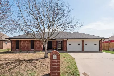 1107 W University Dr, Gainesville, TX 76240