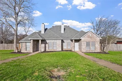 807 Mockingbird Ln, Desoto, TX 75115