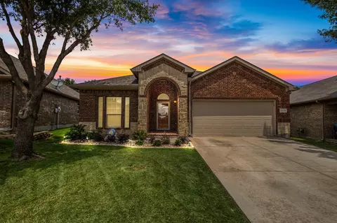 2725 Albatross Ln, Fort Worth, TX 76177