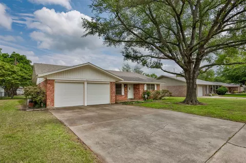 1210 Hillside Dr, Gainesville, TX 76240